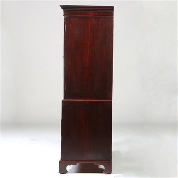 Grote foto engels donker mahonie kabinet of linnenpress met praktische schuiven achter de deuren ca 1820 no.21 antiek en kunst stoelen en banken