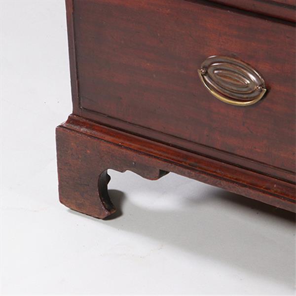 Grote foto engels donker mahonie kabinet of linnenpress met praktische schuiven achter de deuren ca 1820 no.21 antiek en kunst stoelen en banken