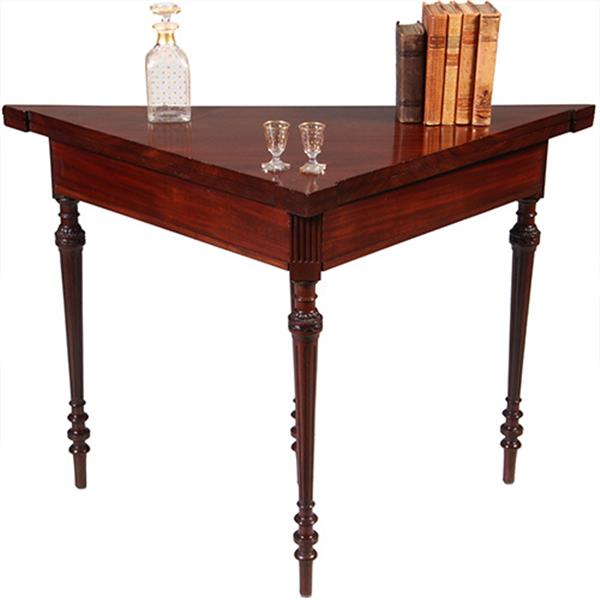 Grote foto driehoekige speeltafel voor in een hoek of langs een wand ca 1860 mahonie no.211740 antiek en kunst stoelen en banken