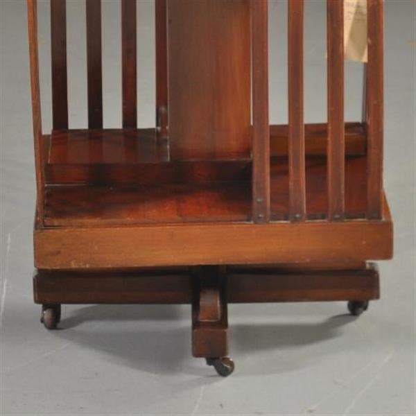 Grote foto antieke bijzettafels mahonie boekenmolen ca. 1900 twee verdiepingen draaibaar en op wieltjes no.3 antiek en kunst stoelen en banken