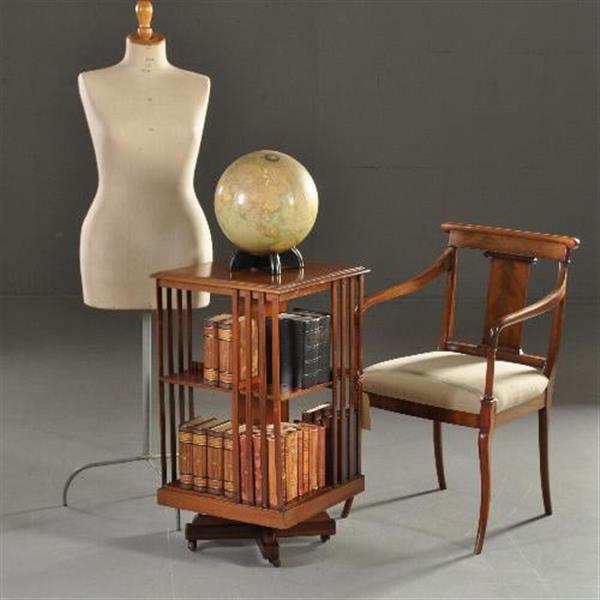 Grote foto antieke bijzettafels mahonie boekenmolen ca. 1900 twee verdiepingen draaibaar en op wieltjes no.3 antiek en kunst stoelen en banken