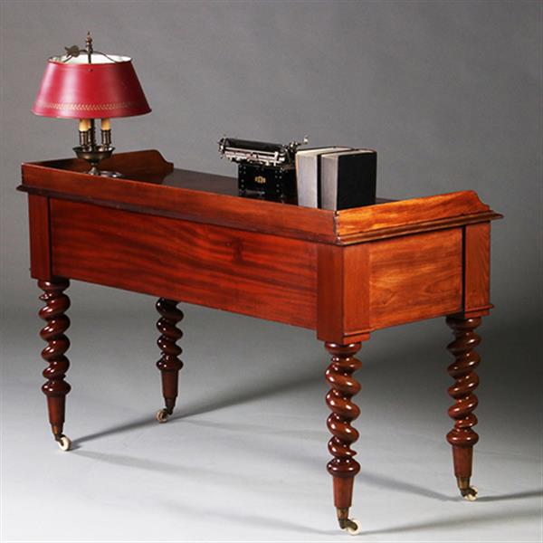 Grote foto victoriaanse mahoniehouten schrijftafel ca 1870 met gedraaide poten en kleine opstaande rand no.211 antiek en kunst stoelen en banken