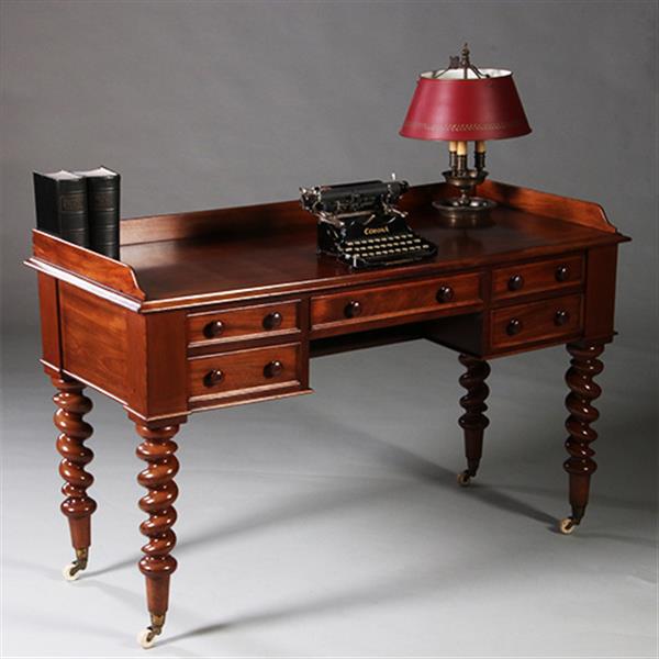 Grote foto victoriaanse mahoniehouten schrijftafel ca 1870 met gedraaide poten en kleine opstaande rand no.211 antiek en kunst stoelen en banken