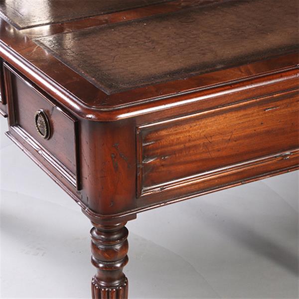 Grote foto schrijftafel ca 1930 in mahonie met leer ingelegd op gedraaide poten no.212820 antiek en kunst stoelen en banken