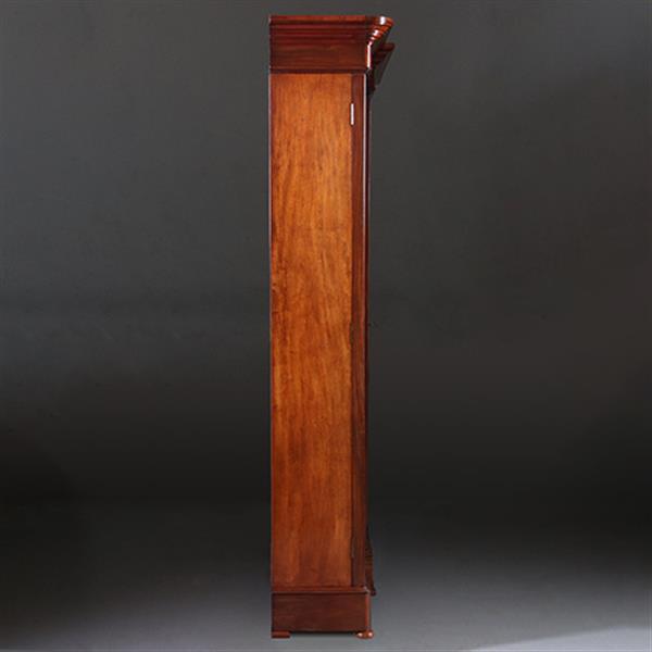 Grote foto strakke grote driedeurs boekenkast servieskast laat biedermeier ca 1840 deels gesloten mahonie en bl antiek en kunst stoelen en banken