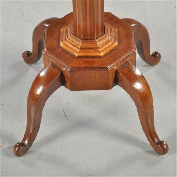 Grote foto antieke bijzettafels wijntafeltje 8 kantig ingelegd notenhouten tafeltje op strakke poot ca. 1920 antiek en kunst stoelen en banken
