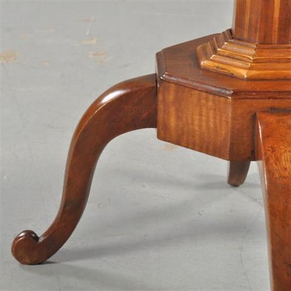 Grote foto antieke bijzettafels wijntafeltje 8 kantig ingelegd notenhouten tafeltje op strakke poot ca. 1920 antiek en kunst stoelen en banken