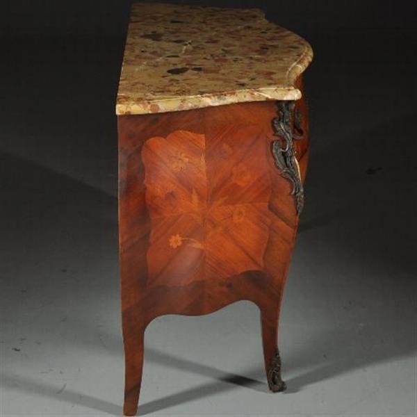 Grote foto antieke kasten gebombeerde notenhouten commode ca. 1920 met rijkelijk brons beslag no.402558 antiek en kunst stoelen en banken