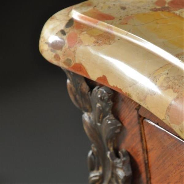 Grote foto antieke kasten gebombeerde notenhouten commode ca. 1920 met rijkelijk brons beslag no.402558 antiek en kunst stoelen en banken