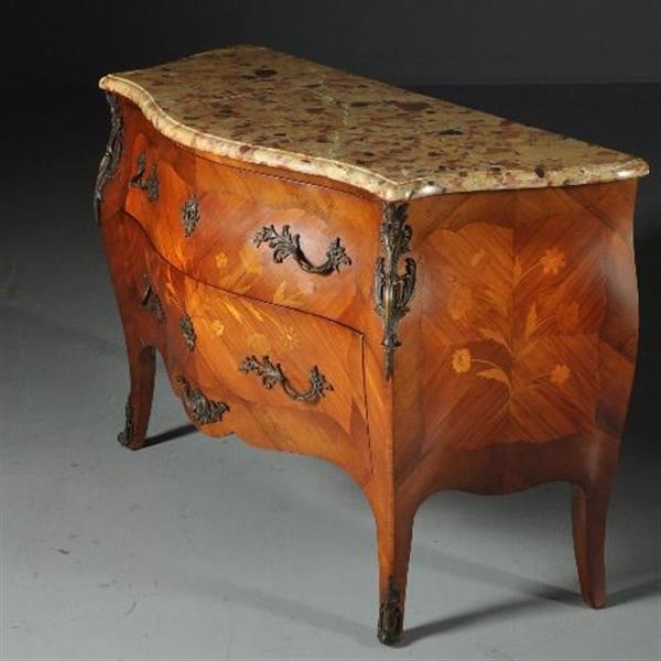 Grote foto antieke kasten gebombeerde notenhouten commode ca. 1920 met rijkelijk brons beslag no.402558 antiek en kunst stoelen en banken