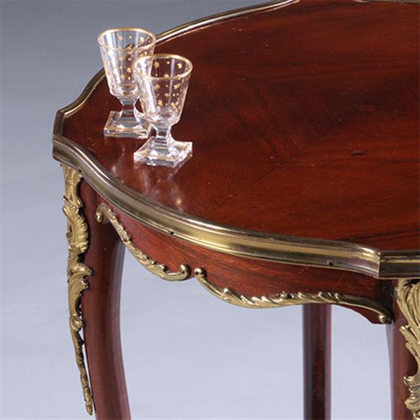 Grote foto franse lampetafel gueridon ca 1900 met geschulpt blad in mahonie met brons no.222155 antiek en kunst stoelen en banken