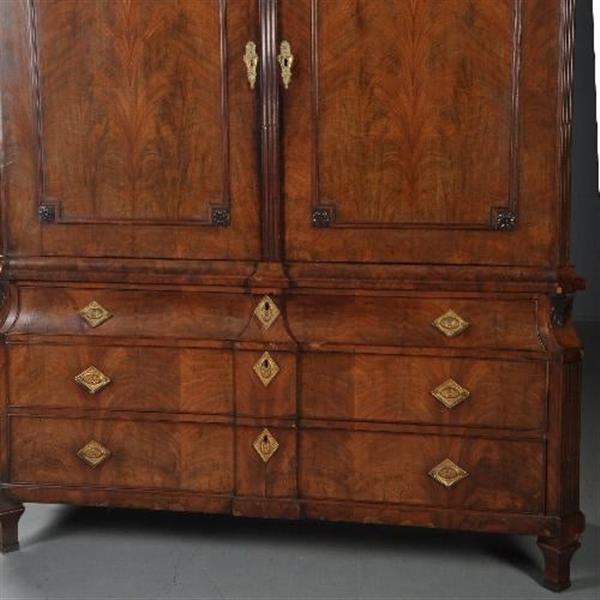 Grote foto antieke kast strak hollands kabinet met fronton overgangsperiode ca. 1800 no.412033 antiek en kunst stoelen en banken