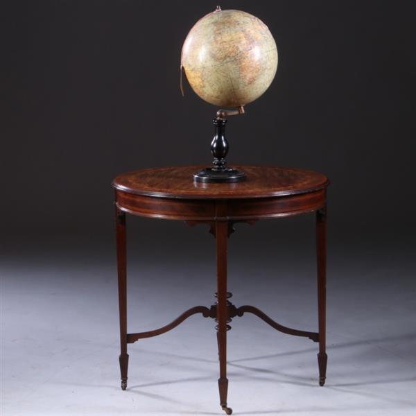Grote foto salontafel in de hoge 19e eeuwse traditie fraai ingelegd door p e gane artistic furniture ca 1 antiek en kunst stoelen en banken