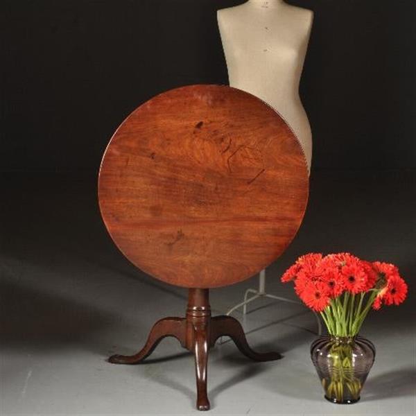 Grote foto antieke bijzettafels wijntafels georgian tilttoptable ca. 1800 in mahonie doorleefde kleur no. antiek en kunst stoelen en banken