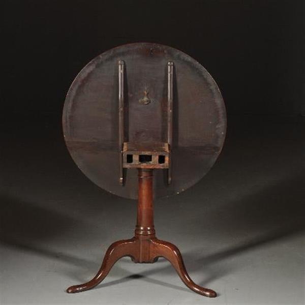 Grote foto antieke bijzettafels wijntafels georgian tilttoptable ca. 1800 in mahonie doorleefde kleur no. antiek en kunst stoelen en banken