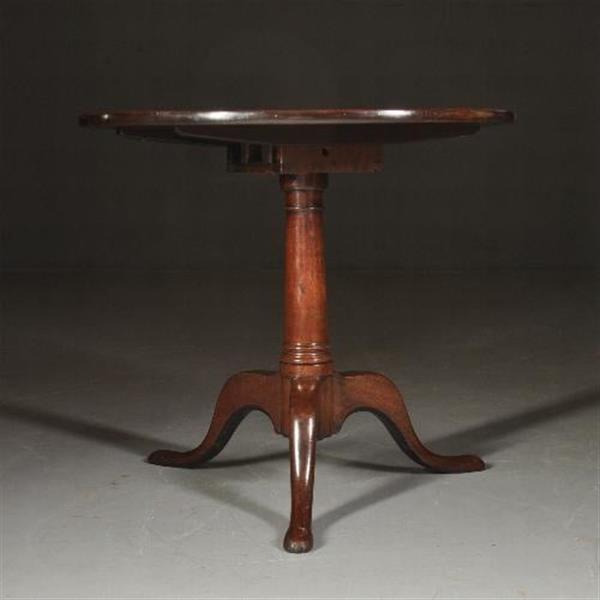 Grote foto antieke bijzettafels wijntafels georgian tilttoptable ca. 1800 in mahonie doorleefde kleur no. antiek en kunst stoelen en banken