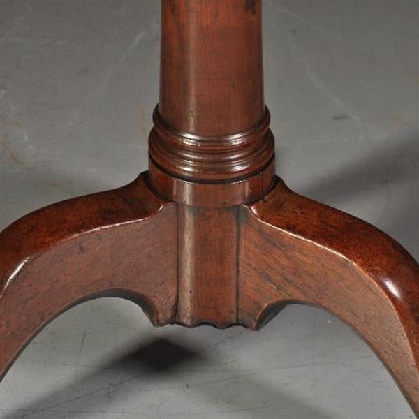 Grote foto antieke bijzettafels wijntafels georgian tilttoptable ca. 1800 in mahonie doorleefde kleur no. antiek en kunst stoelen en banken