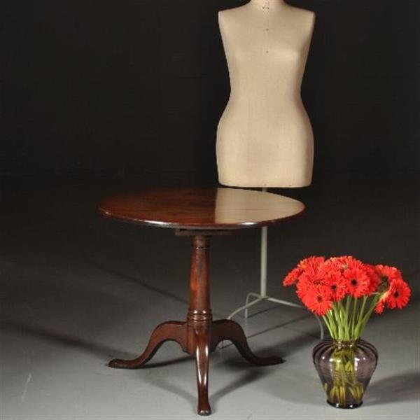 Grote foto antieke bijzettafels wijntafels georgian tilttoptable ca. 1800 in mahonie doorleefde kleur no. antiek en kunst stoelen en banken