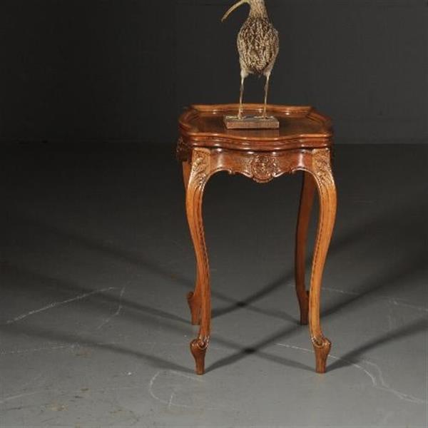 Grote foto antieke bijzettafels wijntafels notenhouten ovaal geschulpte bijzettafel ca. 1900 pander zn. antiek en kunst stoelen en banken