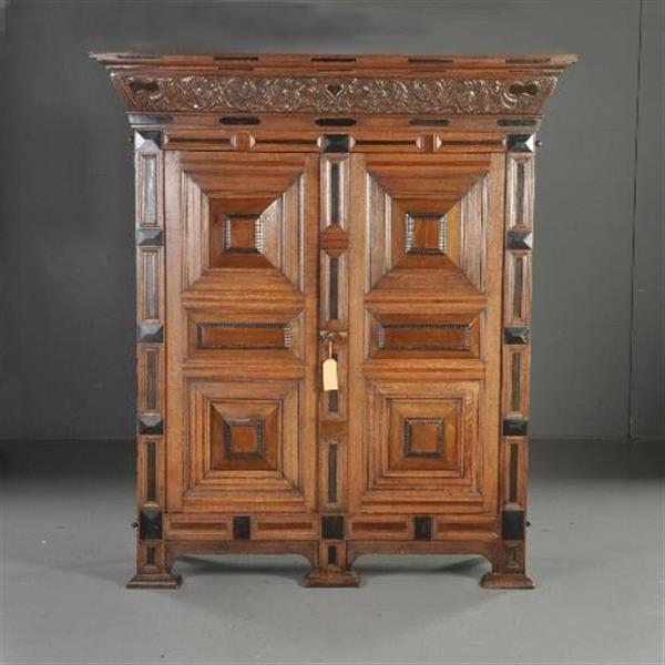 Grote foto antieke kast gelderse kussenkast op slofpoten in eiken met ingelegd met ebbenhout o.a. een hartje antiek en kunst stoelen en banken
