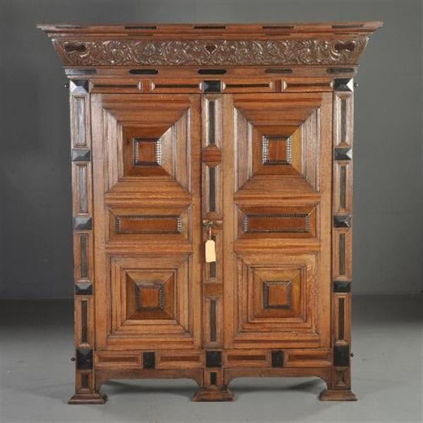 Grote foto antieke kast gelderse kussenkast op slofpoten in eiken met ingelegd met ebbenhout o.a. een hartje antiek en kunst stoelen en banken