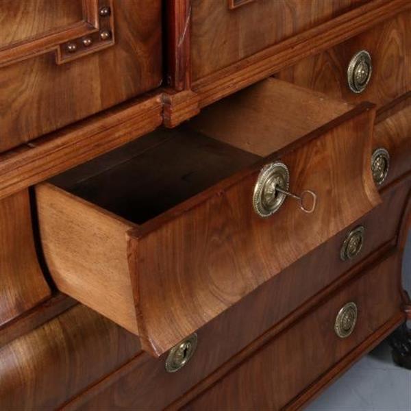 Grote foto antieke kast hollands louis seize kabinet ca. 1780 in blond mahonie met 13 laden no.570332 antiek en kunst stoelen en banken