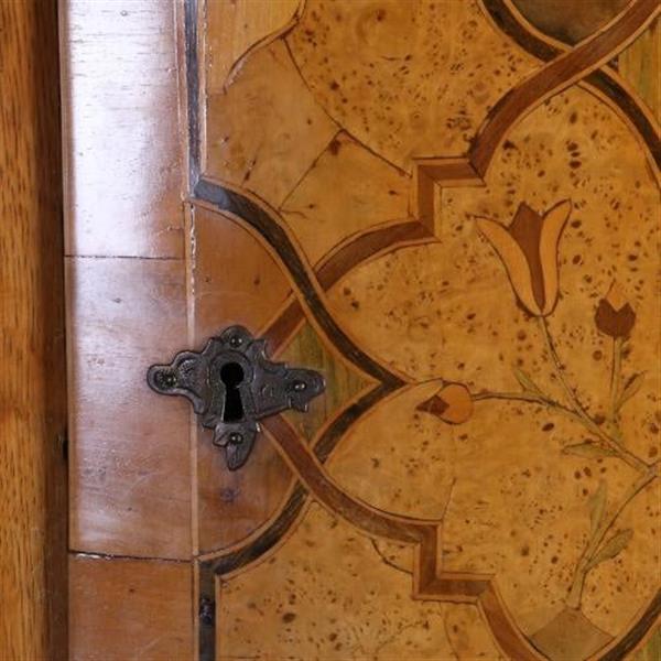 Grote foto antieke kast 18e eeuwse tabernakelkast barok orgel gebogen in noten met wortelnoten en o.a. ebben antiek en kunst overige in antiek gebruiksvoorwerpen