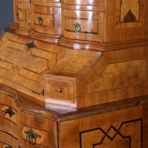Grote foto antieke kast 18e eeuwse tabernakelkast barok orgel gebogen in noten met wortelnoten en o.a. ebben antiek en kunst overige in antiek gebruiksvoorwerpen