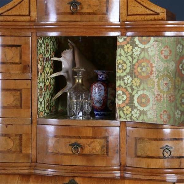 Grote foto antieke kast 18e eeuwse tabernakelkast barok orgel gebogen in noten met wortelnoten en o.a. ebben antiek en kunst overige in antiek gebruiksvoorwerpen