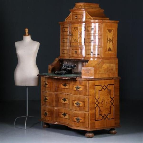 Grote foto antieke kast 18e eeuwse tabernakelkast barok orgel gebogen in noten met wortelnoten en o.a. ebben antiek en kunst overige in antiek gebruiksvoorwerpen