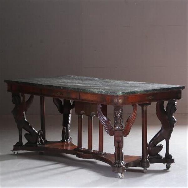 Grote foto antieke tafels kapitale empire stijl bibliotheektafel schrijftafel ca. 1920 met vier gevleugelde antiek en kunst stoelen en banken