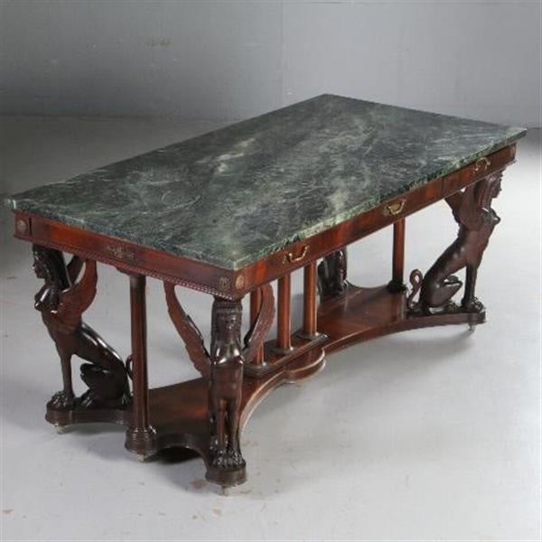 Grote foto antieke tafels kapitale empire stijl bibliotheektafel schrijftafel ca. 1920 met vier gevleugelde antiek en kunst stoelen en banken