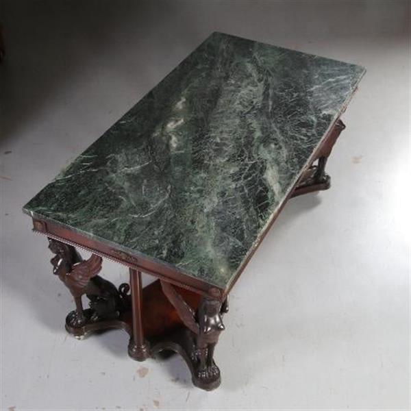 Grote foto antieke tafels kapitale empire stijl bibliotheektafel schrijftafel ca. 1920 met vier gevleugelde antiek en kunst stoelen en banken