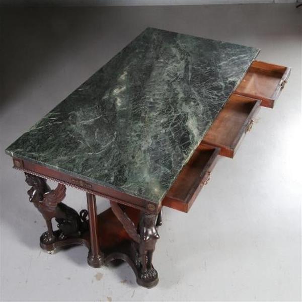 Grote foto antieke tafels kapitale empire stijl bibliotheektafel schrijftafel ca. 1920 met vier gevleugelde antiek en kunst stoelen en banken