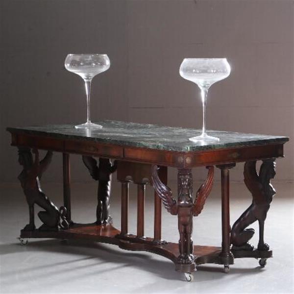 Grote foto antieke tafels kapitale empire stijl bibliotheektafel schrijftafel ca. 1920 met vier gevleugelde antiek en kunst stoelen en banken