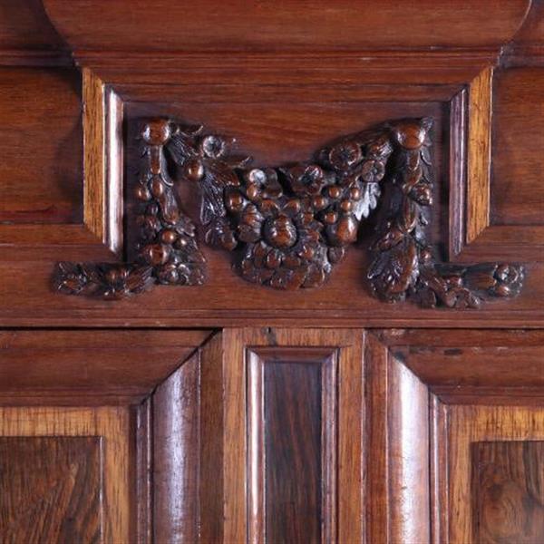 Grote foto antieke kast hollands tafelkastje hollands rariteitenkabinetje begin 18e eeuw in eiken met noten antiek en kunst stoelen en banken