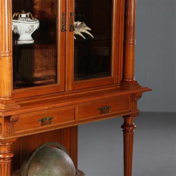 Grote foto antieke kast notenhouten vitrinekast ca 1890 velours bekleed no.602112 antiek en kunst stoelen en banken