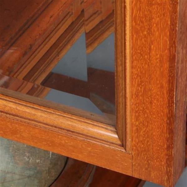 Grote foto antieke kast notenhouten vitrinekast ca 1890 velours bekleed no.602112 antiek en kunst stoelen en banken