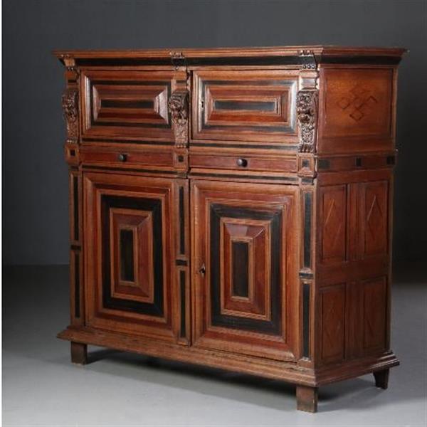 Grote foto antieke kasten zeeuwse vierdeurskast ca. 1660 met kussens en ebbenhout no.681429 antiek en kunst stoelen en banken