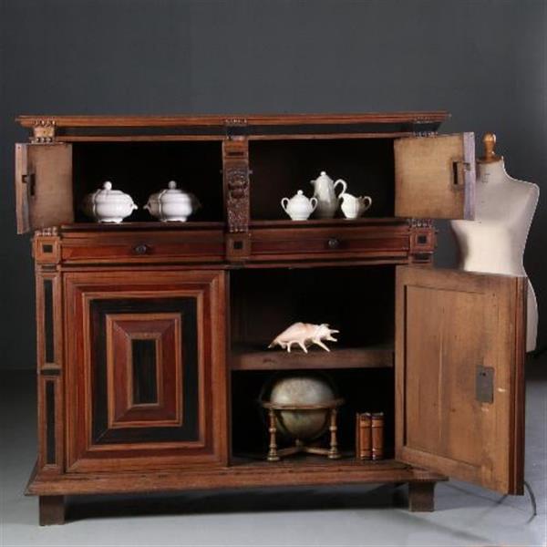 Grote foto antieke kasten zeeuwse vierdeurskast ca. 1660 met kussens en ebbenhout no.681429 antiek en kunst stoelen en banken