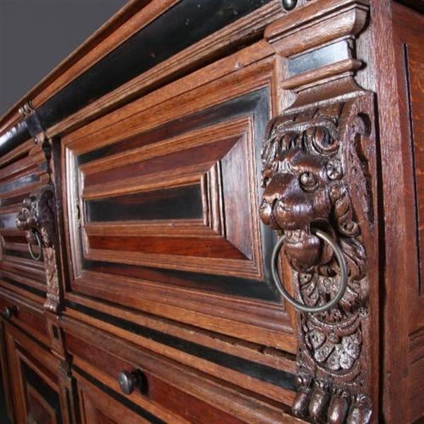 Grote foto antieke kasten zeeuwse vierdeurskast ca. 1660 met kussens en ebbenhout no.681429 antiek en kunst stoelen en banken