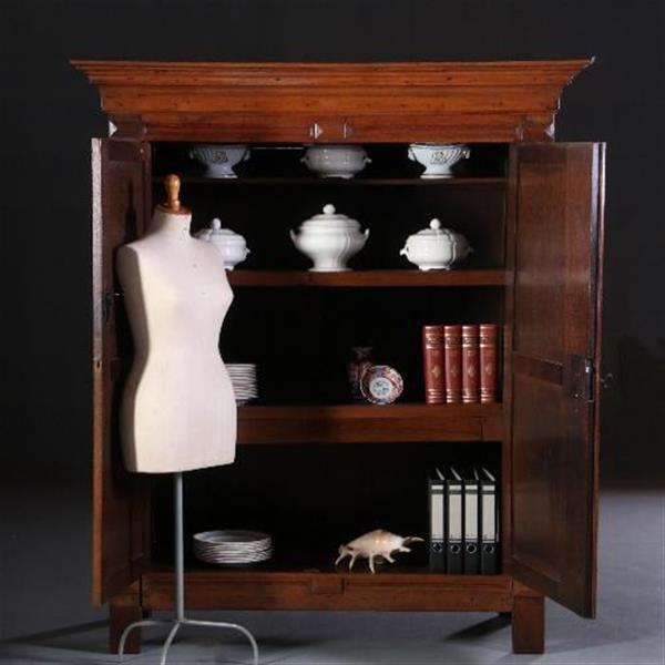 Grote foto antieke kast tweedeurs poortkast ca. 1670 hollands of utrechts de zijpanelen ook met poorten. no. antiek en kunst stoelen en banken