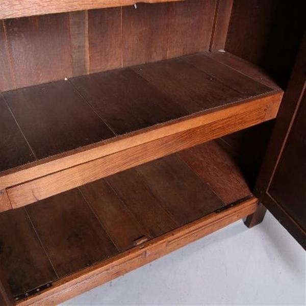 Grote foto antieke kast tweedeurs poortkast ca. 1670 hollands of utrechts de zijpanelen ook met poorten. no. antiek en kunst stoelen en banken