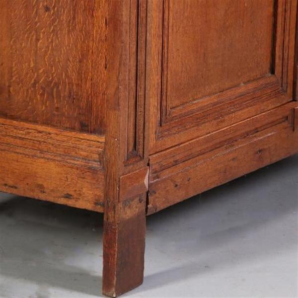 Grote foto antieke kast tweedeurs poortkast ca. 1670 hollands of utrechts de zijpanelen ook met poorten. no. antiek en kunst stoelen en banken