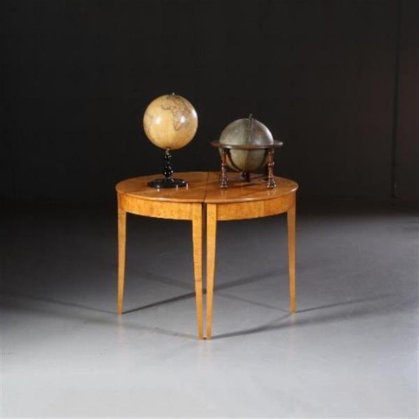Grote foto antieke tafels stel blonde esdoornhouten demi lune tafels ca. 1890 no.681435 antiek en kunst stoelen en banken