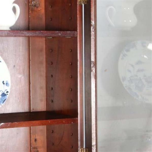 Grote foto wandkastje vitrine met n deur en verstelbare planken ca. 1860 mahonie no.671935 antiek en kunst stoelen en banken