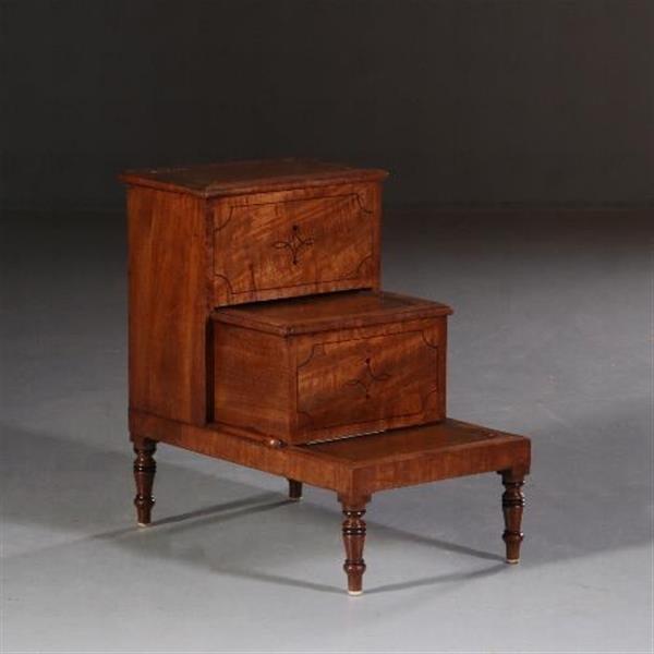 Grote foto antiek varia bibliotheektrapje in mahonie ca. 1830 met 2 compartimenten en 3 x bruin leer no. 701 antiek en kunst stoelen en banken