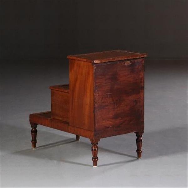 Grote foto antiek varia bibliotheektrapje in mahonie ca. 1830 met 2 compartimenten en 3 x bruin leer no. 701 antiek en kunst stoelen en banken