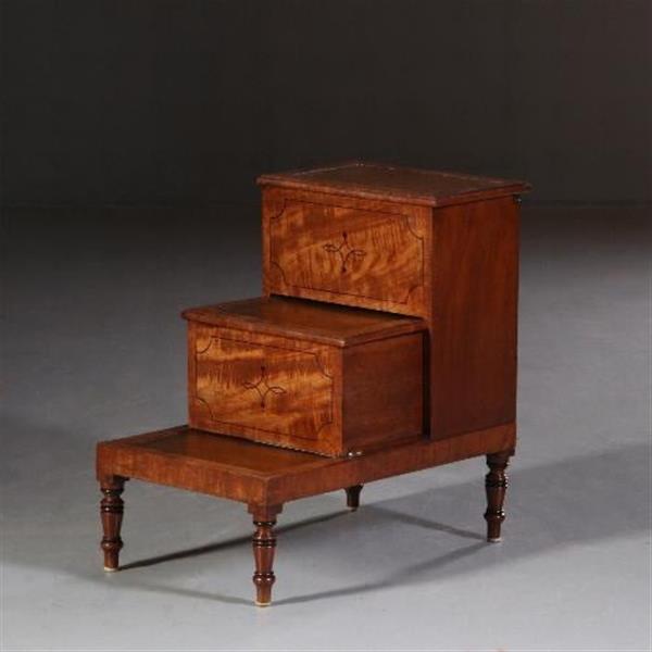 Grote foto antiek varia bibliotheektrapje in mahonie ca. 1830 met 2 compartimenten en 3 x bruin leer no. 701 antiek en kunst stoelen en banken