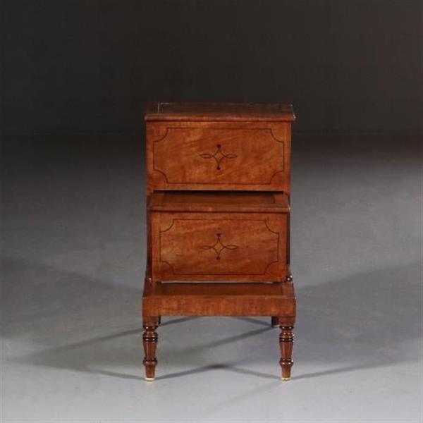 Grote foto antiek varia bibliotheektrapje in mahonie ca. 1830 met 2 compartimenten en 3 x bruin leer no. 701 antiek en kunst stoelen en banken